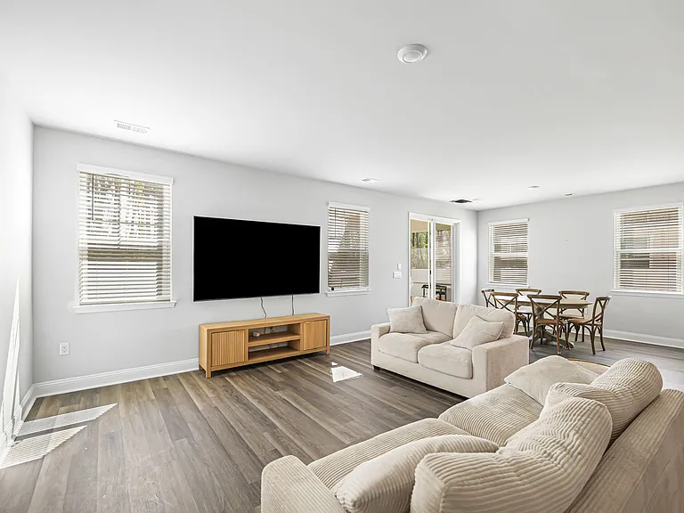 246 Bluff View Ln — Photo 4
