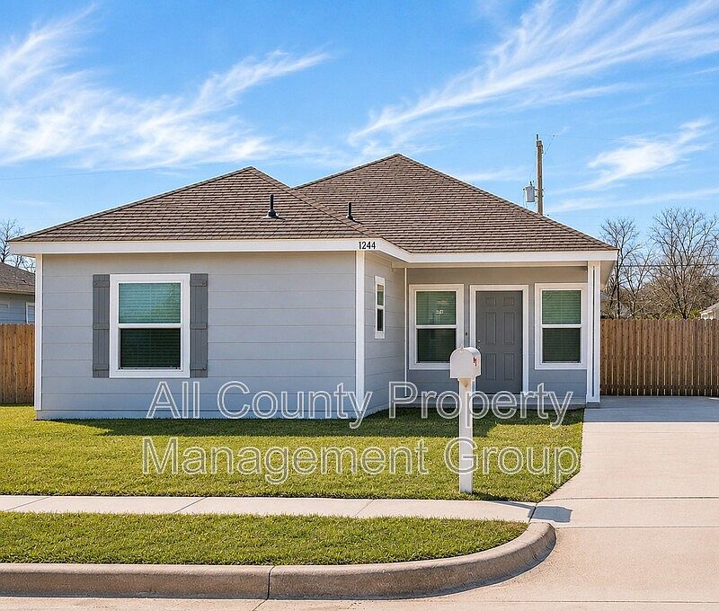 1st image of 1244 E Harvey Ave