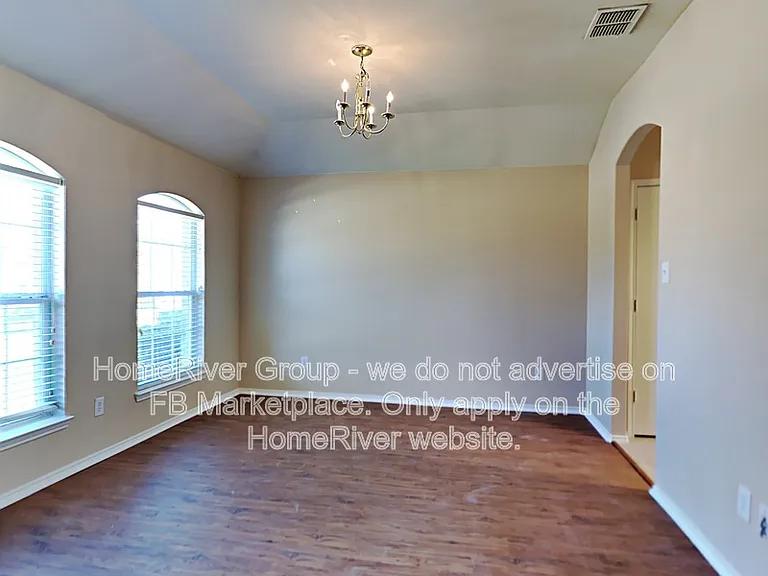 1046 Warbler — Photo 5