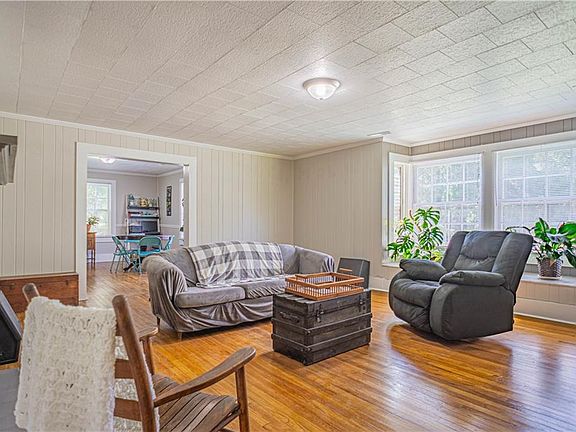 3rd image of 1512 Gregory St