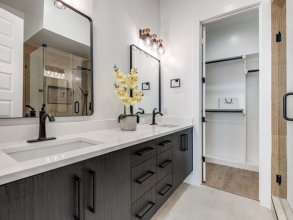 3rd image of 723 W 10th St #109