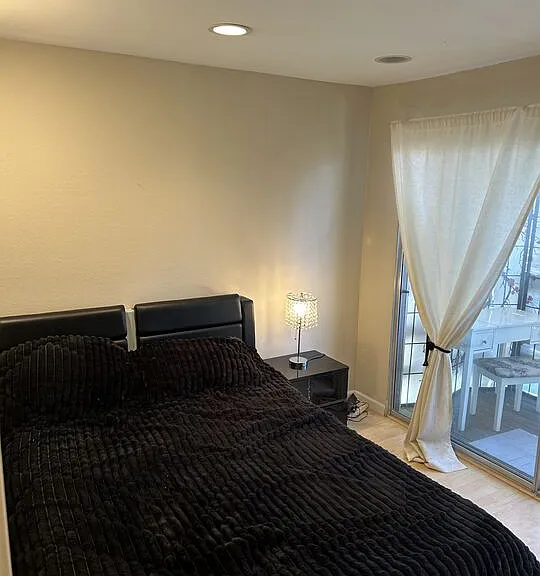 320 S Ardmore Ave — Photo 20