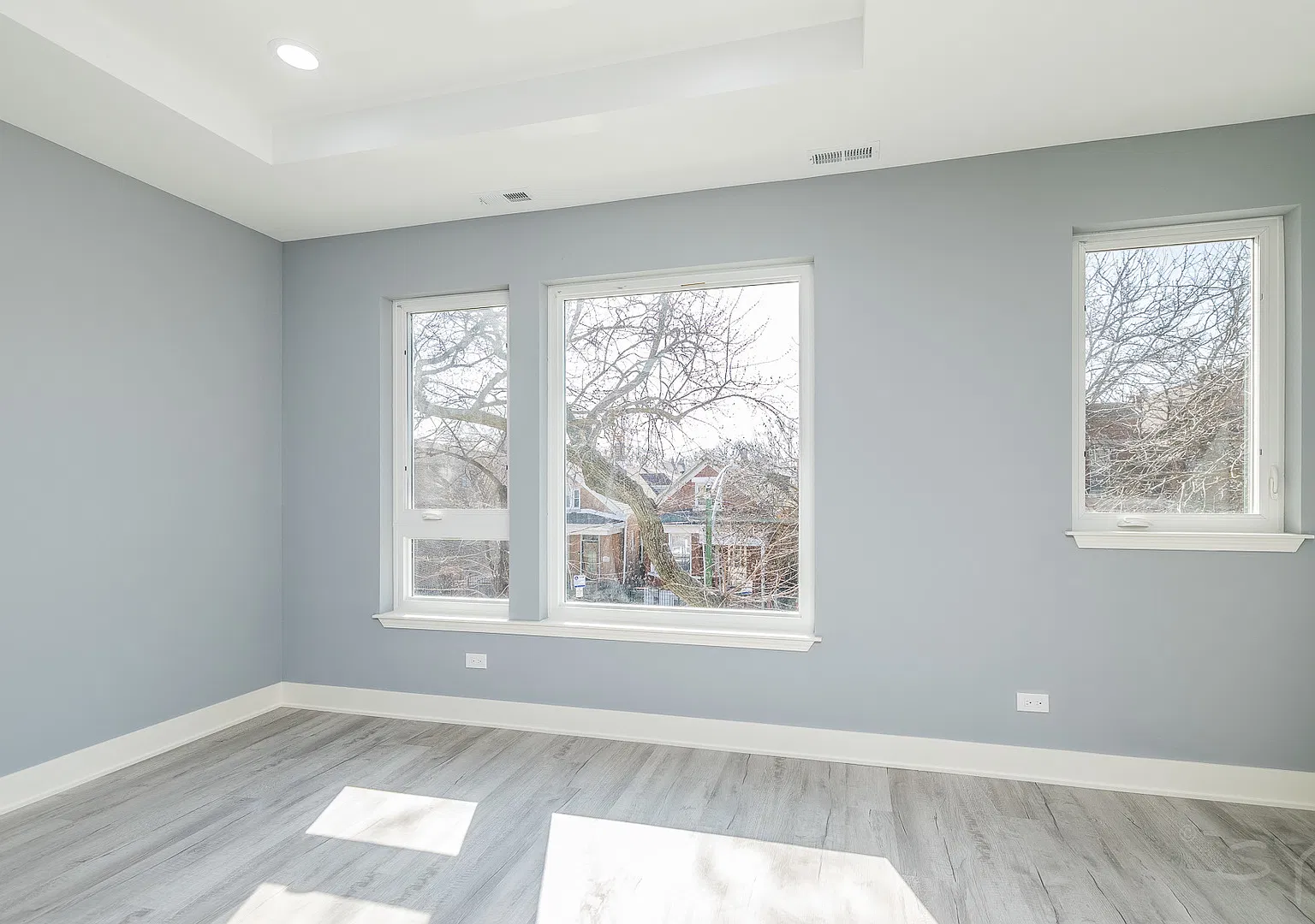 3 bed, 1300 sqft, $2,400 — Photo 4