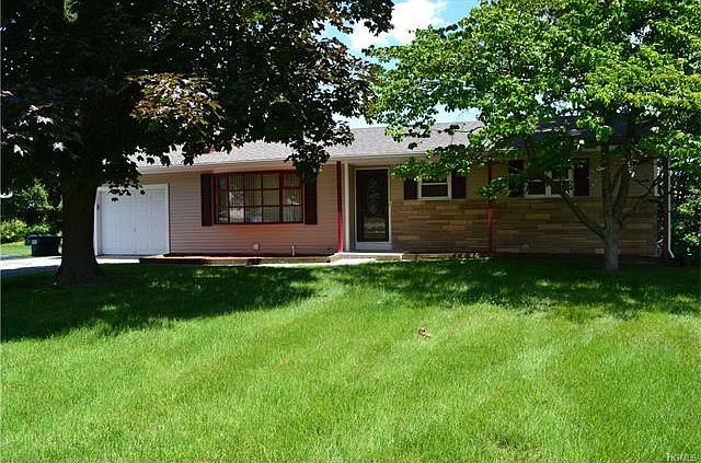 1st image of 8 Park Circle Dr