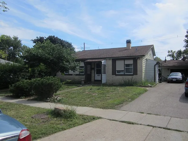 415 Woodlawn Dr photo 1