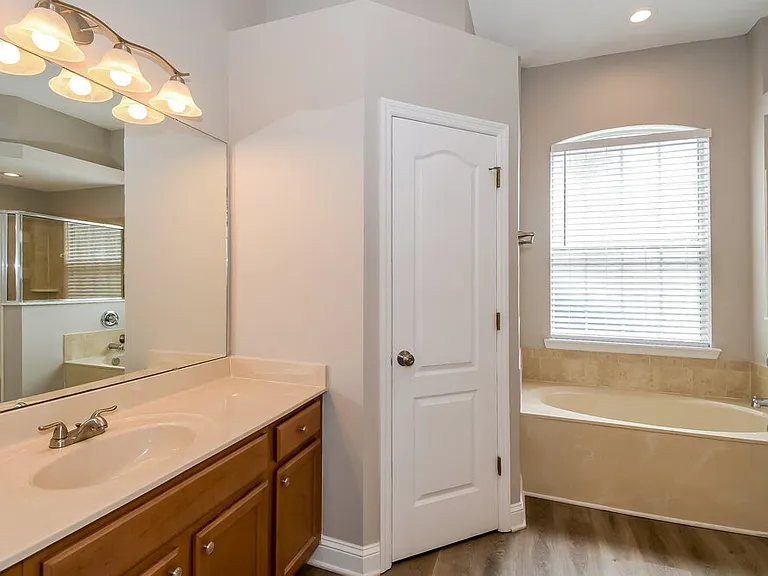 672 Mandy Oaks Dr — Photo 12