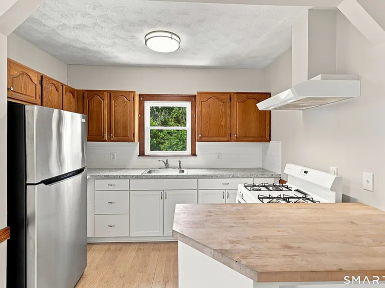 126 Booth St #3 — Photo 8