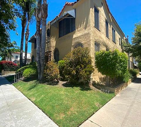 4th image of 404 N Sierra Bonita Ave APT 104