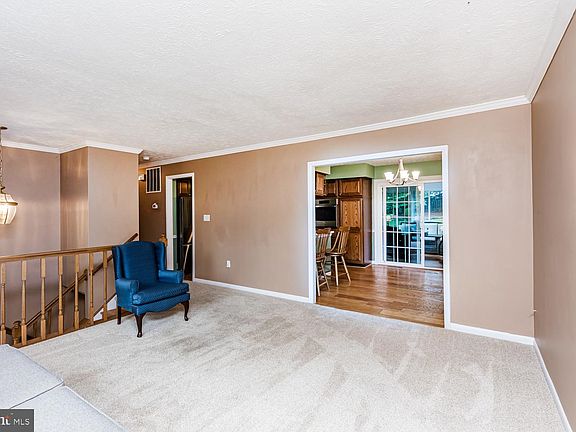 4th image of 1105 Merridale Blvd