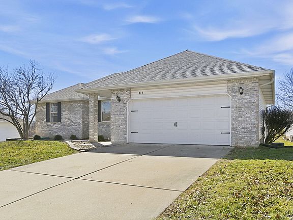 2nd image of 414 W Chestnut Road