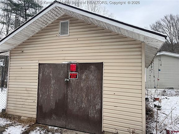 4th image of 161 Gable Ln