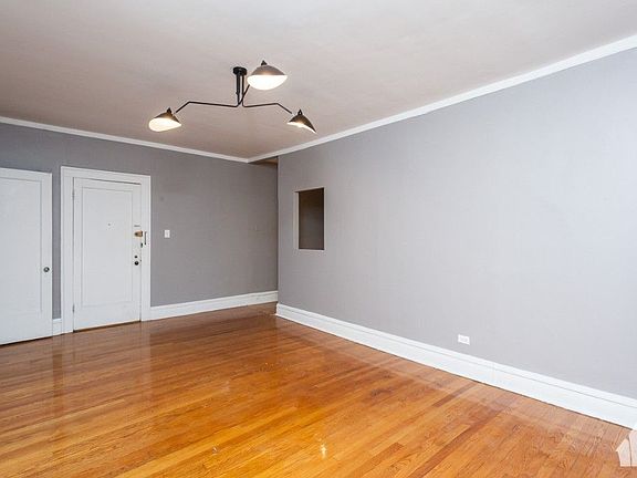 3rd image of 439 W Melrose St #39-1B