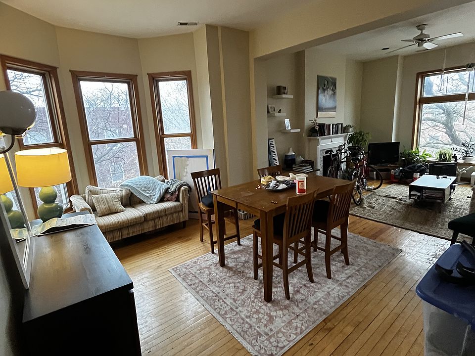 1st image of 1134 W Wellington Ave #3F