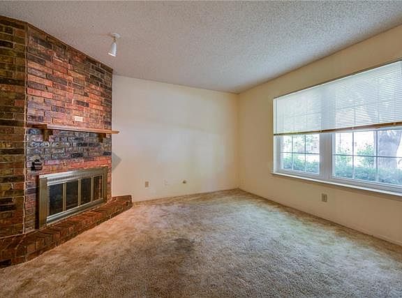 5th image of 509 Saint Charles Dr