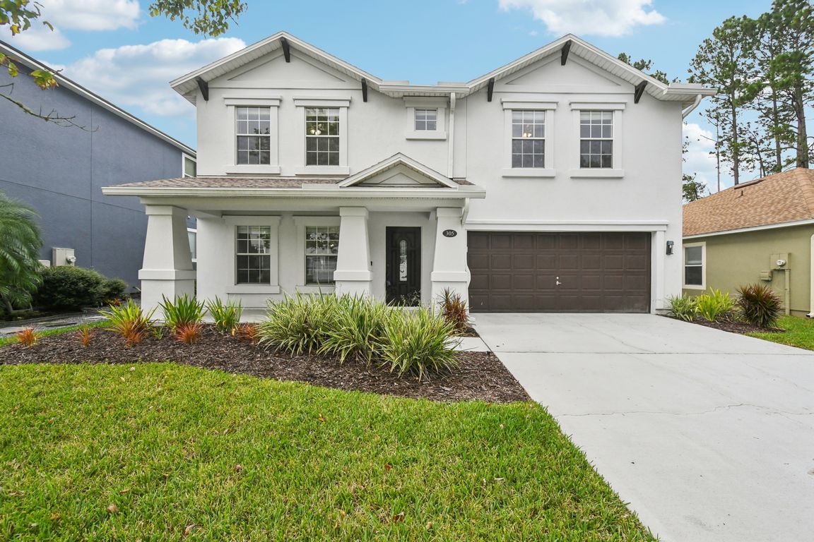 Carriage Hill Court St-S0310-001.jpg