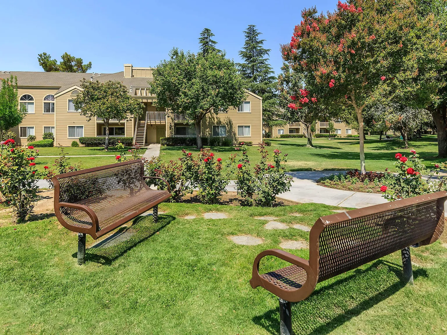 Cambridge Village Apartments — Photo 4