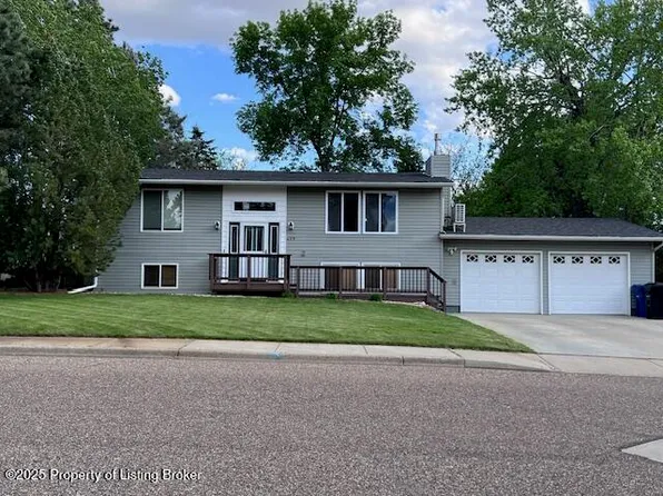 659 Spruce St, Dickinson, ND 58601