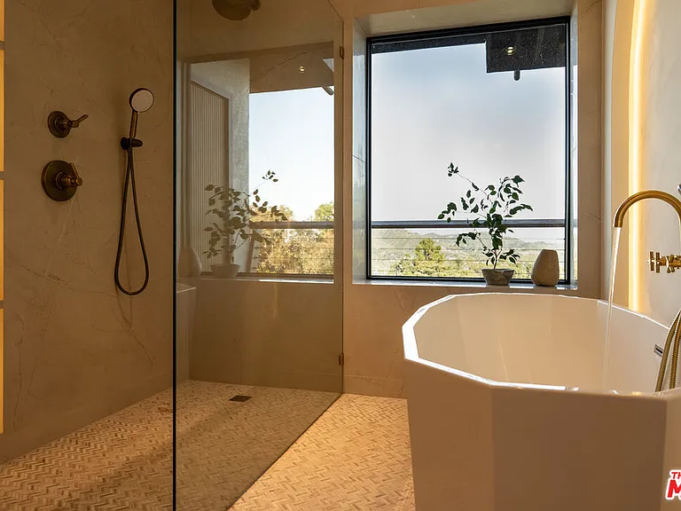7802 Torreyson Dr — Photo 20