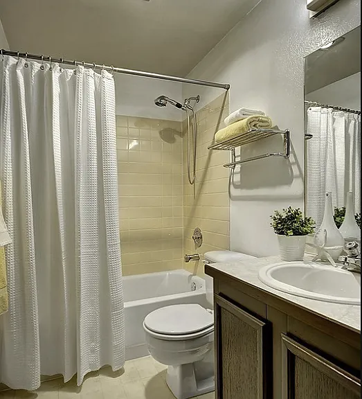 15908 Village Green Dr #B — Photo 11