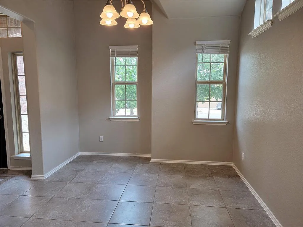 Building Photo - 537 Peregrine Way