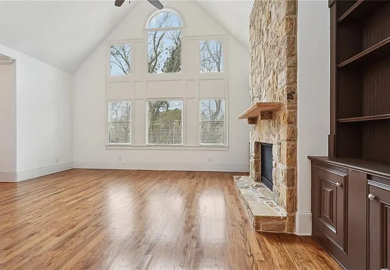 343 Summer Garden Dr — Photo 16