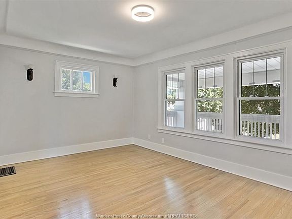2nd image of 1527 Central Ave
