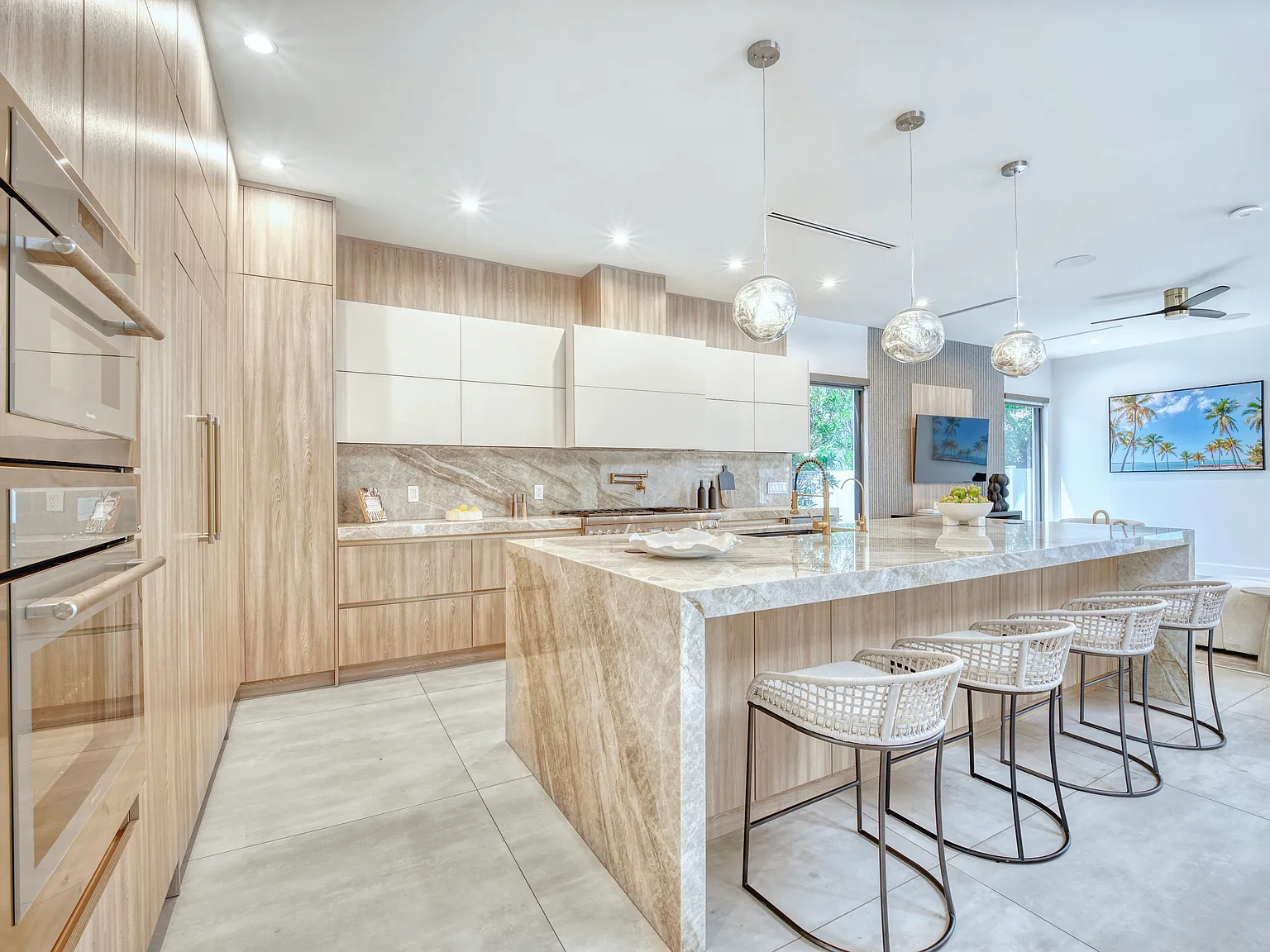 5 bed, 5000 sqft, $26,000 — Photo 4