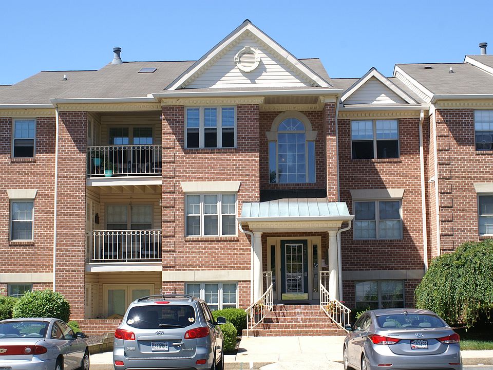 1st image of 1712 Landmark Dr APT B