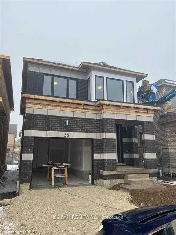 4 bed, $2,800 — Photo 1
