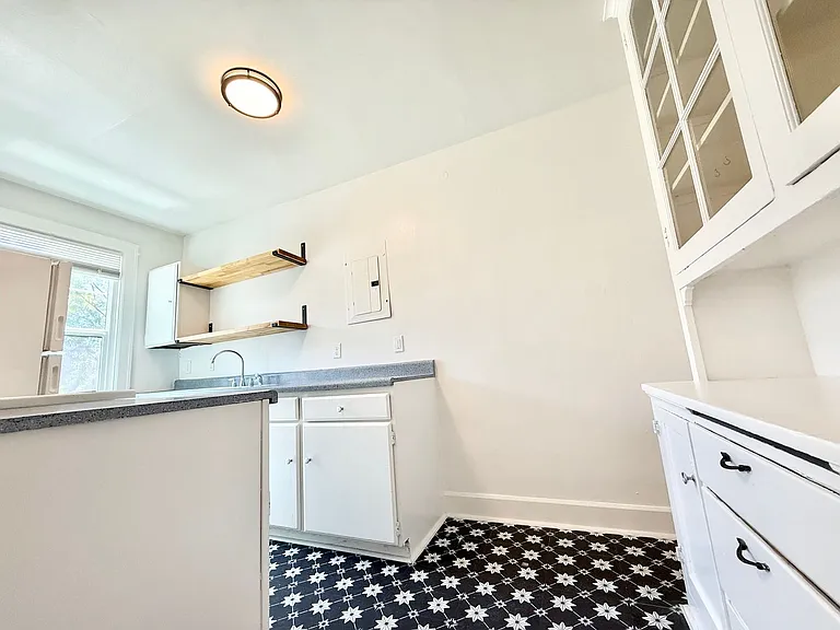 1522 E Olive Way — Photo 33