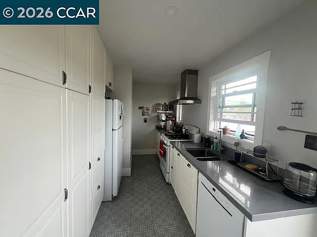 1325 Hopkins St — Photo 3