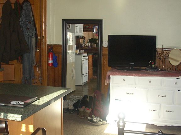 3rd image of 628 4th St SE APT 3