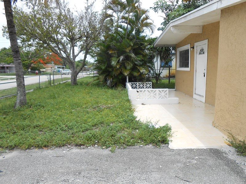 1st image of 237 NW 29th Ave