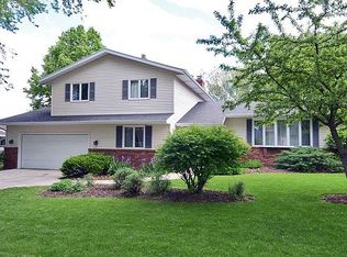 501 Walnut Grove Dr, Madison, WI 53717