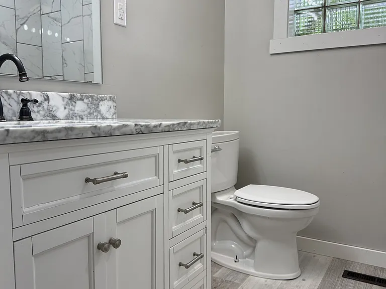 490 N Wilson Ave — Photo 3