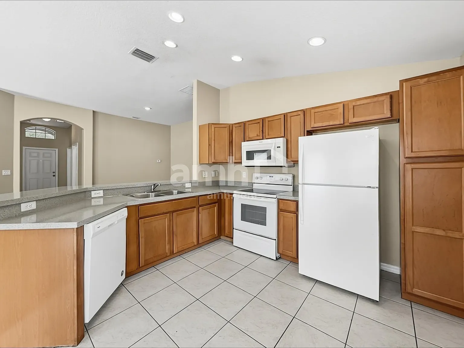 4 bed, 2.0 bath, 1946 sqft, $2,260 — Photo 3