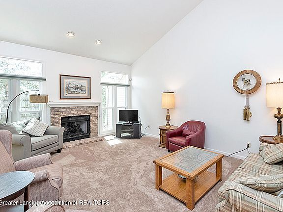 4th image of 1540 E Winchell Ct #11