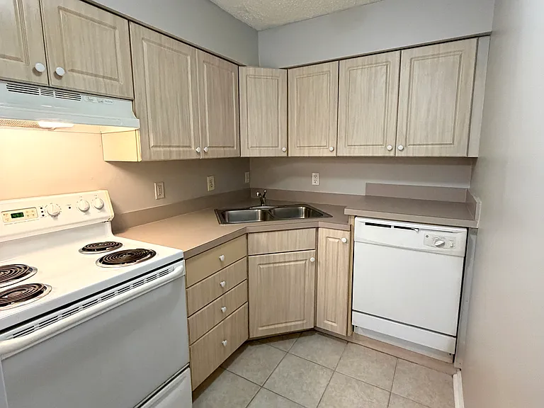 Cedar Creek Apartments — Photo 12