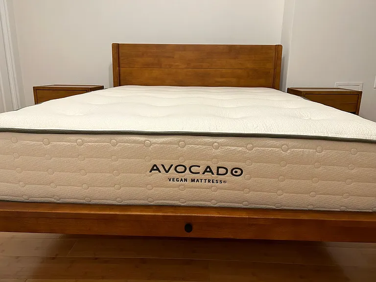 Avocado 100% cotton mattress. Hybrid construction with springs to add balance and firmness.
