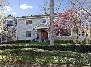 15 Kolbert Dr, Scarsdale, NY 10543