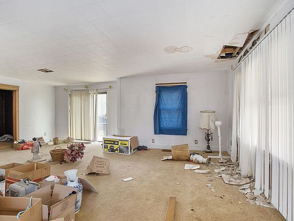 4th image of 108 Greenwood Ave