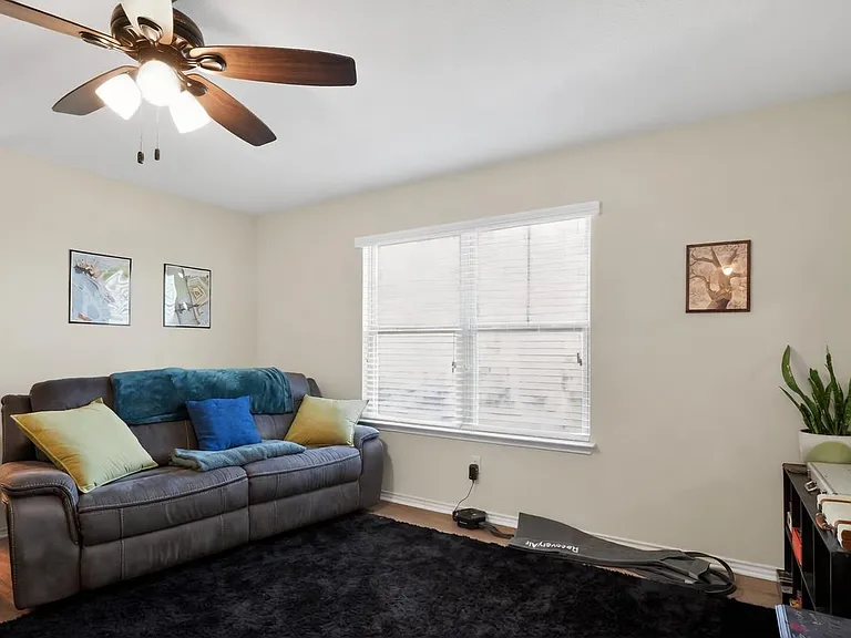 521 Staton St — Photo 11