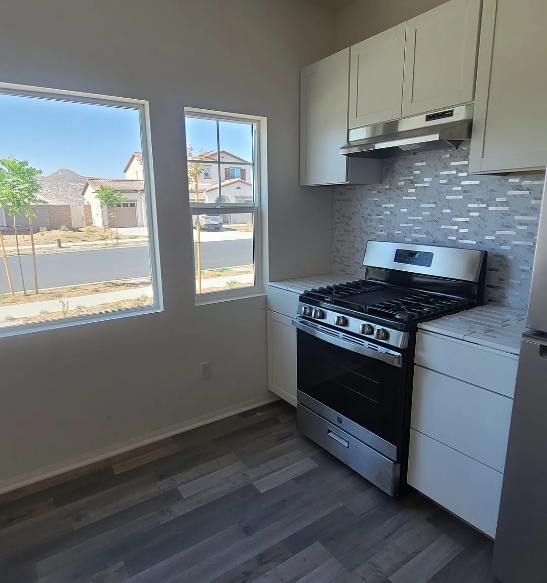 563 Hydrangea St — Photo 4