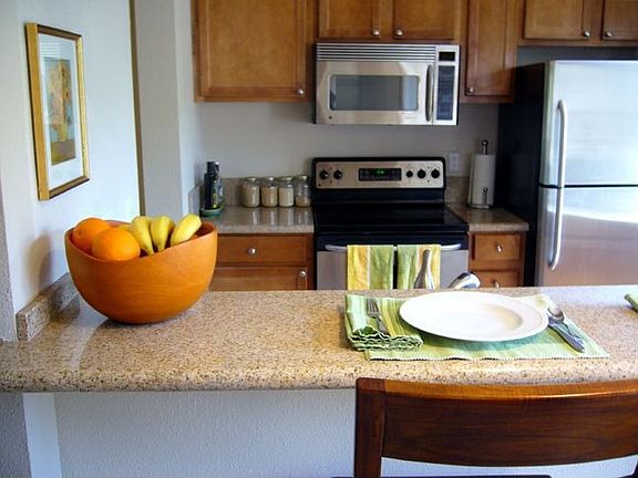 Kitchen & Breakfast Bar