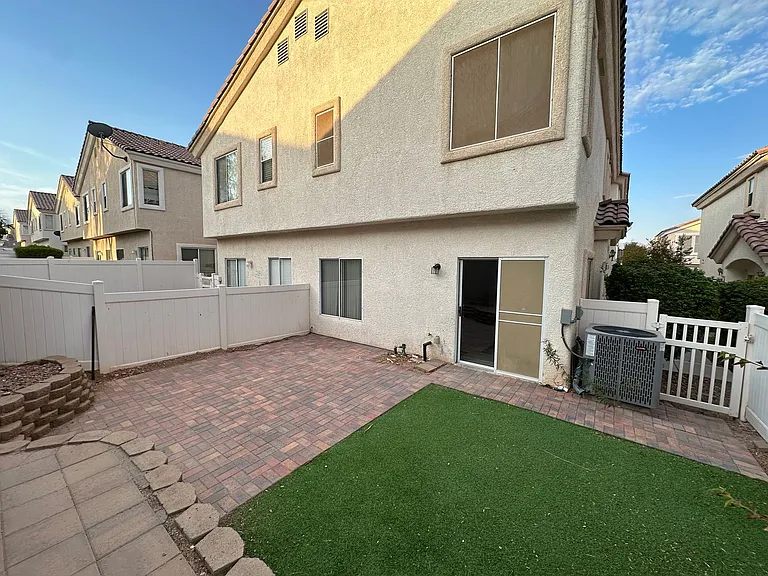 2562 Land Rush Dr — Photo 3