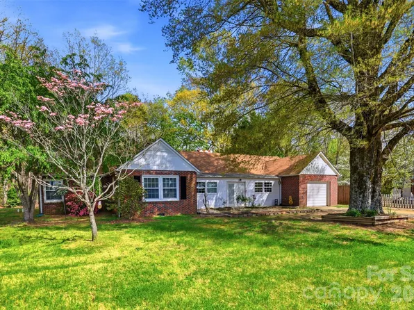 2670 N Olivers Xrds, Newton, NC 28658