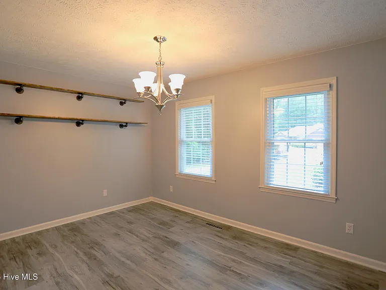 202 Haldane Dr — Photo 8