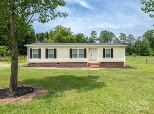 1261 Smokey Starnes Rd, Lancaster, SC 29720