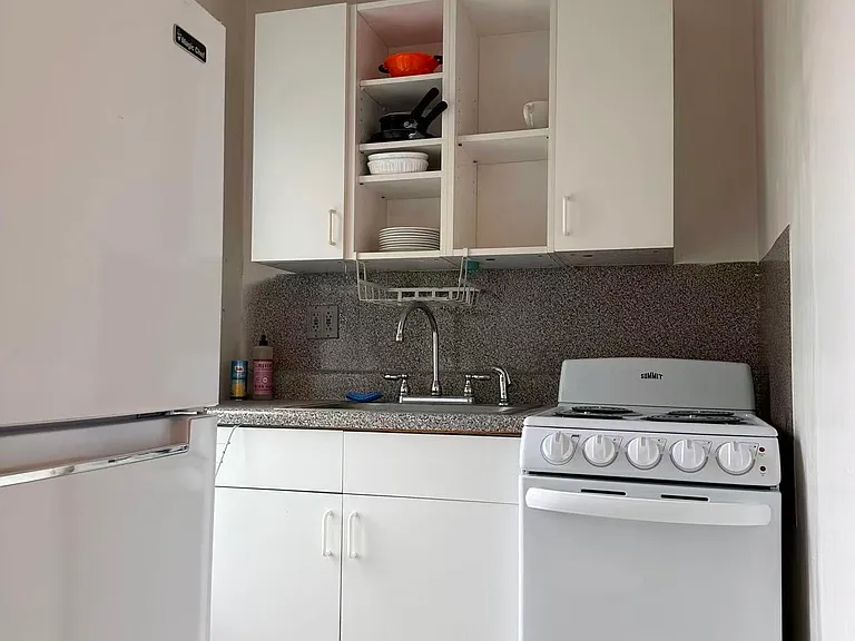 18 Eld St #2R — Photo 2