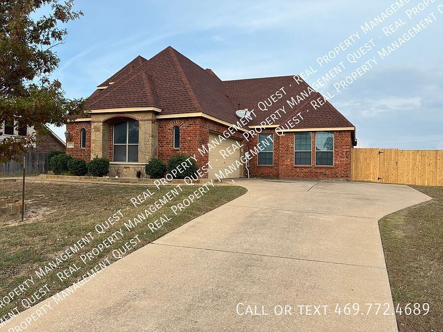 2nd image of 1038 Greenbriar Trl